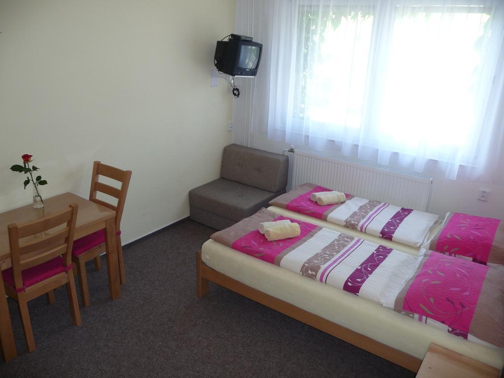 Pension Crhan Mikulov Habitación foto